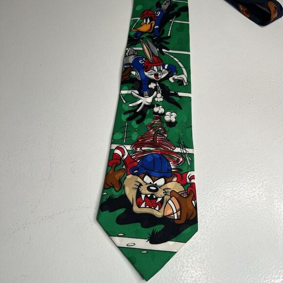 Looney Tunes Football Neck Tie Tasmanian Devil Bugs Bunny Daffy Duck - Picture 1 of 6